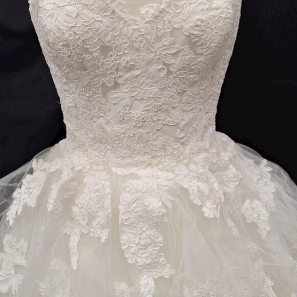Maggie Sottero Ivory sweetheart neckline tiered layered skirt Wedding Dress 12 - Picture 8 of 13